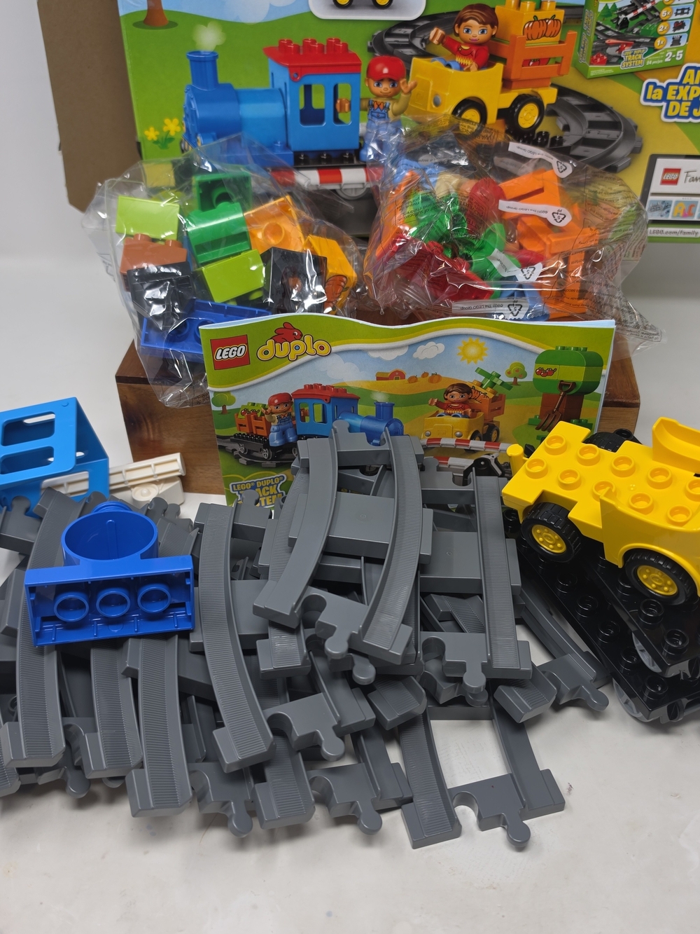 Lego Duplo Blue Train with Yellow and Red Cars - Picture 3 of 3